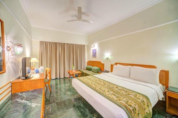 Renest Shraddha Inn - Shirdi